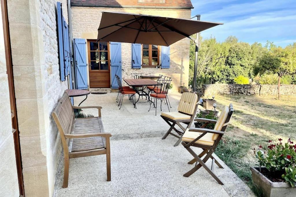 Charming 19Th Century Farmhouse With Pool Vitrac  Buitenkant foto